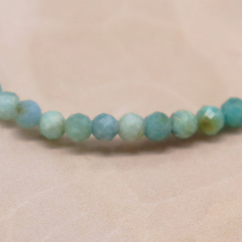 【绯红之焰】合成红宝石、萤石、蓝蛋白石和高岭土手镯