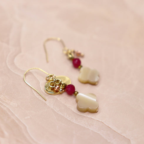 【绯红之焰】人造红宝石和珍珠母贝耳环