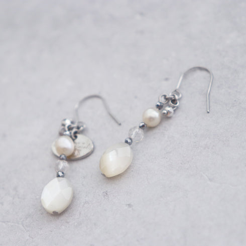 ホワイトシェル×水晶×バロックパール ピアス