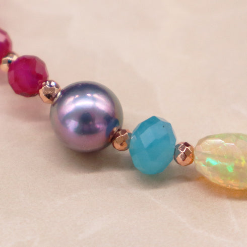 【线上商店独家】【绯红之焰】赛宾天珠×人造红宝石×阿古屋珍珠×蛋白石×蓝碧玺手链