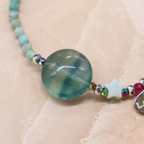 【绯红之焰】合成红宝石、萤石、蓝蛋白石和高岭土手镯