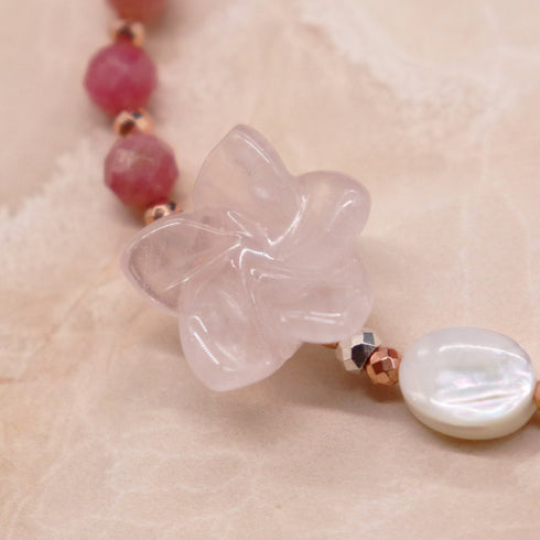 【盛开的粉色玫瑰】玫瑰石英 x 菱锰矿 x 珍珠母贝手链