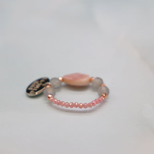 【Pink! Pink! Pink!】ピンクシェル×ラブラドライト×ムーンストーン リング