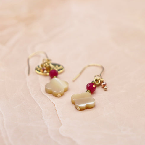 【绯红之焰】人造红宝石和珍珠母贝耳环