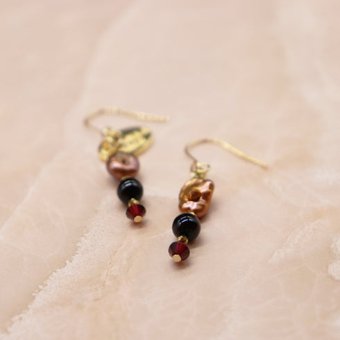 【Open the Jewelry Box!】ガーネット×オニキス×バロックパール ピアス