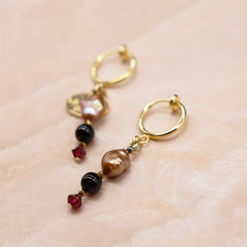 【Open the Jewelry Box!】ガーネット×オニキス×バロックパール イヤリング