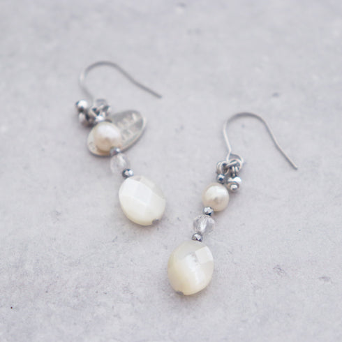 ホワイトシェル×水晶×バロックパール ピアス