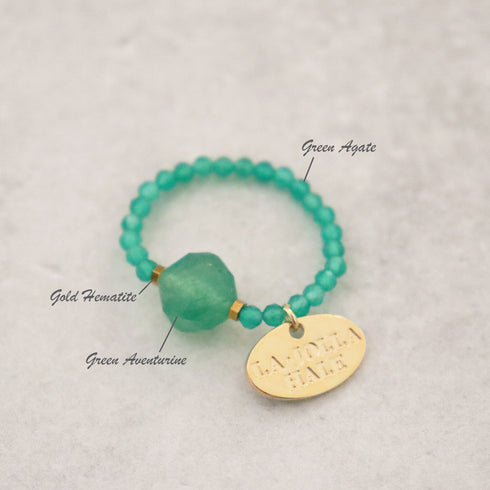 绿色东陵玉和绿色玛瑙戒指