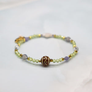 [ONLINE SHOP Exclusive] [Green Light Sunshine] Three-Eyed Dzi Bead x Peridot x Pearl Bracelet