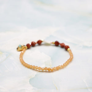 [Longing for Jaipur] Orange Aventurine, Goldstone, and Mother-of-Pearl Bracelet