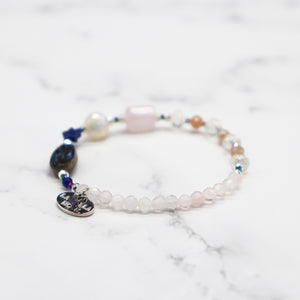 【Blooming Pink Roses】 Tortoiseshell Dzi Bead × Rose Quartz × Abalone Shell × Lapis Lazuli Bracelet