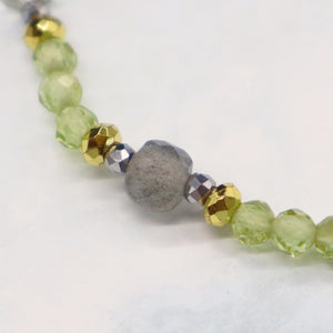 [ONLINE SHOP Exclusive] [Green Light Sunshine] Three-Eyed Dzi Bead x Peridot x Pearl Bracelet